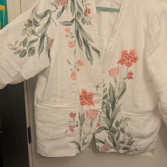Chico's Elegant White Jacket with Floral Accents - Picture 2 of 11